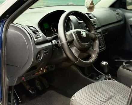 Синій Шкода Фабія, об'ємом двигуна 1.39 л та пробігом 420 тис. км за 2750 $, фото 6 на Automoto.ua