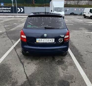 Синий Шкода Фабия, объемом двигателя 1.39 л и пробегом 315 тыс. км за 4200 $, фото 1 на Automoto.ua