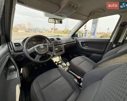 Синій Шкода Фабія, об'ємом двигуна 1.4 л та пробігом 257 тис. км за 4500 $, фото 10 на Automoto.ua