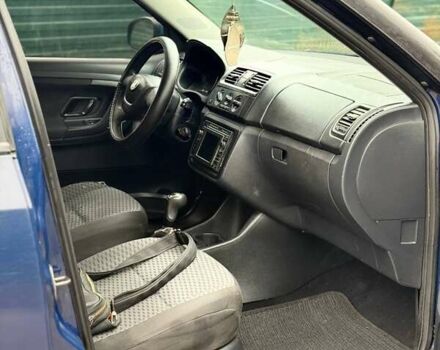 Синій Шкода Фабія, об'ємом двигуна 1.39 л та пробігом 420 тис. км за 2750 $, фото 7 на Automoto.ua