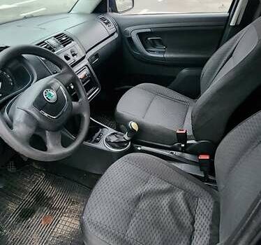 Синий Шкода Фабия, объемом двигателя 1.39 л и пробегом 315 тыс. км за 4200 $, фото 5 на Automoto.ua