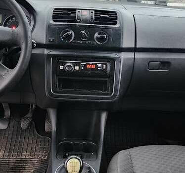 Синий Шкода Фабия, объемом двигателя 1.39 л и пробегом 315 тыс. км за 4200 $, фото 6 на Automoto.ua