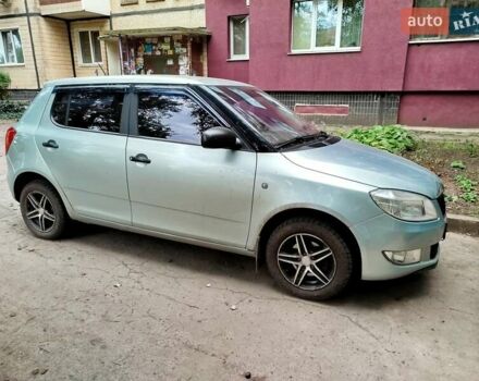 Синий Шкода Фабия, объемом двигателя 1.2 л и пробегом 180 тыс. км за 4500 $, фото 1 на Automoto.ua