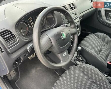 Синий Шкода Фабия, объемом двигателя 1.4 л и пробегом 142 тыс. км за 7899 $, фото 17 на Automoto.ua