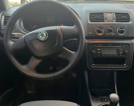 Синий Шкода Фабия, объемом двигателя 1.6 л и пробегом 240 тыс. км за 5900 $, фото 7 на Automoto.ua