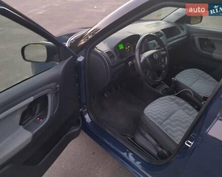 Синий Шкода Фабия, объемом двигателя 1.6 л и пробегом 237 тыс. км за 6000 $, фото 3 на Automoto.ua