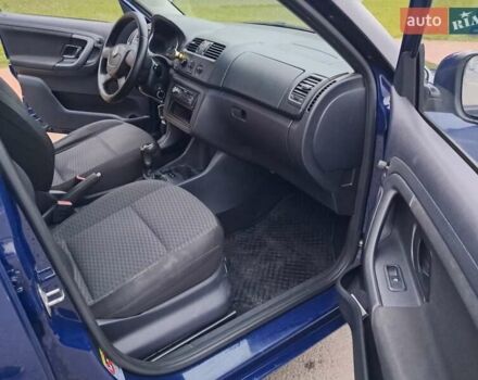 Синий Шкода Фабия, объемом двигателя 1.39 л и пробегом 173 тыс. км за 5550 $, фото 2 на Automoto.ua