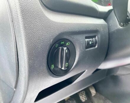 Синій Шкода Фабія, об'ємом двигуна 1.4 л та пробігом 283 тис. км за 5790 $, фото 12 на Automoto.ua