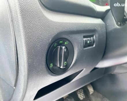 Синій Шкода Фабія, об'ємом двигуна 1.4 л та пробігом 283 тис. км за 5790 $, фото 12 на Automoto.ua