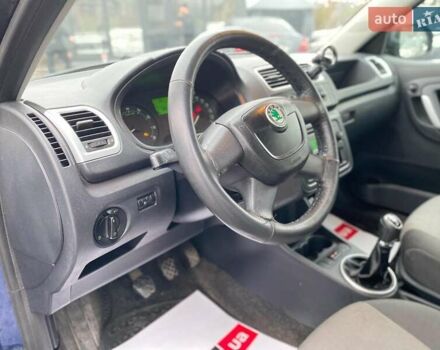 Синий Шкода Фабия, объемом двигателя 1.4 л и пробегом 283 тыс. км за 5790 $, фото 11 на Automoto.ua