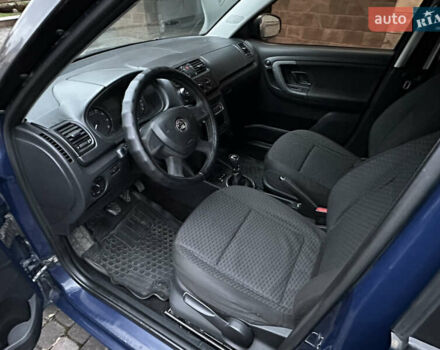 Синий Шкода Фабия, объемом двигателя 1.39 л и пробегом 262 тыс. км за 4299 $, фото 14 на Automoto.ua