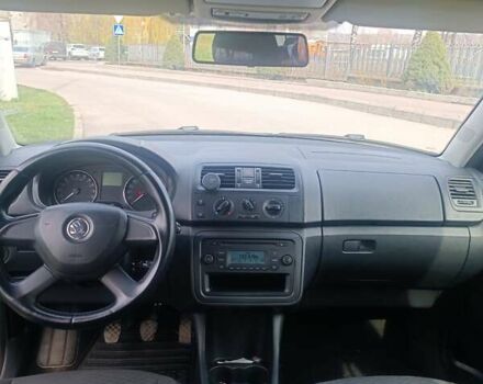 Синий Шкода Фабия, объемом двигателя 1.6 л и пробегом 350 тыс. км за 5200 $, фото 6 на Automoto.ua