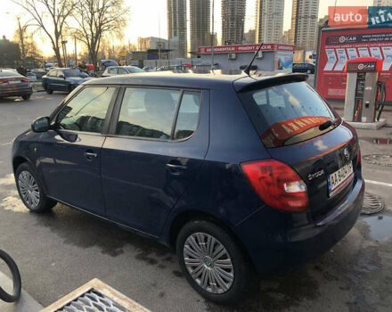 Синий Шкода Фабия, объемом двигателя 1.6 л и пробегом 297 тыс. км за 6500 $, фото 5 на Automoto.ua