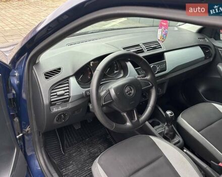 Синий Шкода Фабия, объемом двигателя 1.2 л и пробегом 200 тыс. км за 6500 $, фото 2 на Automoto.ua