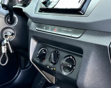 Синий Шкода Фабия, объемом двигателя 1 л и пробегом 160 тыс. км за 8900 $, фото 13 на Automoto.ua