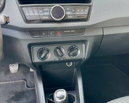 Синий Шкода Фабия, объемом двигателя 1 л и пробегом 66 тыс. км за 7950 $, фото 14 на Automoto.ua