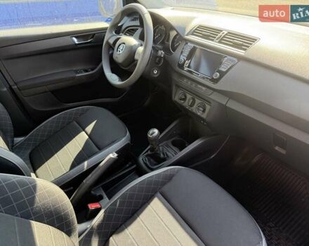 Синий Шкода Фабия, объемом двигателя 1 л и пробегом 84 тыс. км за 9678 $, фото 3 на Automoto.ua