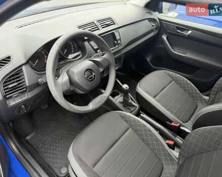 Синий Шкода Фабия, объемом двигателя 1 л и пробегом 39 тыс. км за 11824 $, фото 3 на Automoto.ua