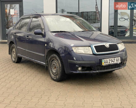 Синий Шкода Фабия, объемом двигателя 1.39 л и пробегом 282 тыс. км за 1200 $, фото 1 на Automoto.ua