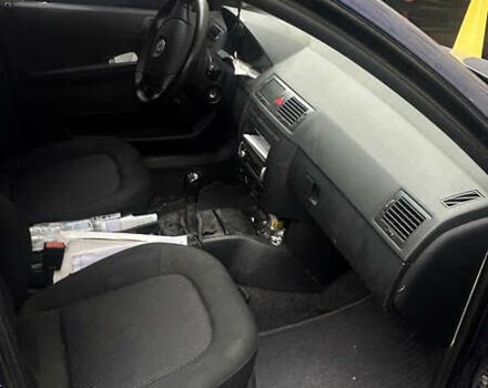 Синий Шкода Фабия, объемом двигателя 1.13 л и пробегом 380 тыс. км за 3500 $, фото 6 на Automoto.ua