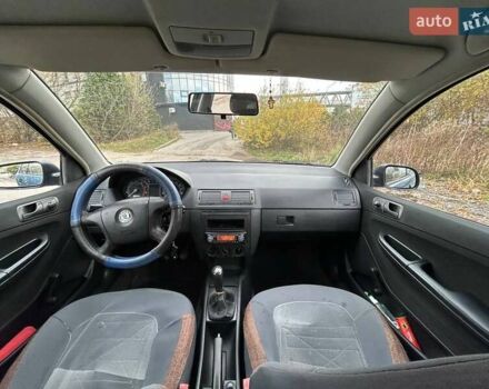 Синий Шкода Фабия, объемом двигателя 1.2 л и пробегом 207 тыс. км за 4000 $, фото 3 на Automoto.ua