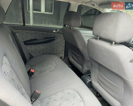 Синий Шкода Фабия, объемом двигателя 1.4 л и пробегом 293 тыс. км за 3500 $, фото 8 на Automoto.ua