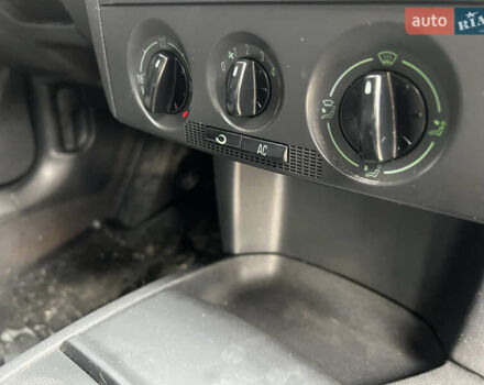 Синий Шкода Фабия, объемом двигателя 1.4 л и пробегом 293 тыс. км за 3500 $, фото 7 на Automoto.ua