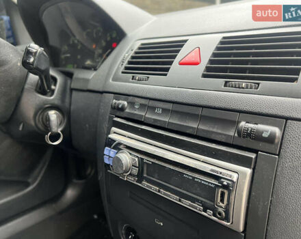 Синий Шкода Фабия, объемом двигателя 1.4 л и пробегом 293 тыс. км за 3500 $, фото 6 на Automoto.ua