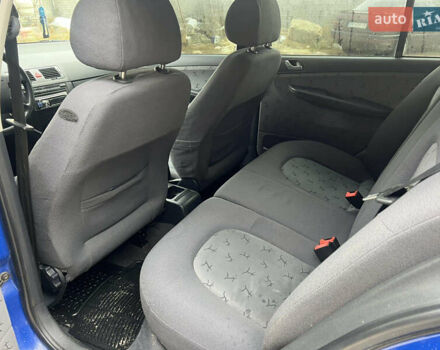 Синий Шкода Фабия, объемом двигателя 1.4 л и пробегом 293 тыс. км за 3500 $, фото 9 на Automoto.ua