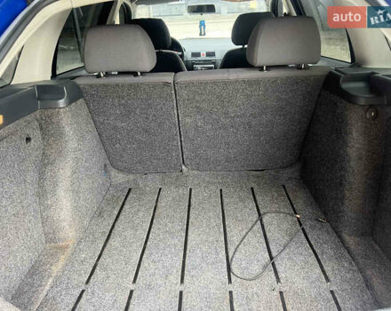 Синий Шкода Фабия, объемом двигателя 1.4 л и пробегом 293 тыс. км за 3500 $, фото 10 на Automoto.ua