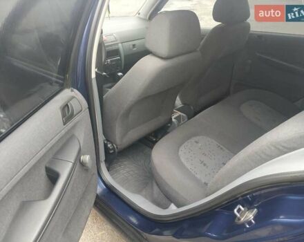 Синий Шкода Фабия, объемом двигателя 1.4 л и пробегом 326 тыс. км за 3800 $, фото 13 на Automoto.ua
