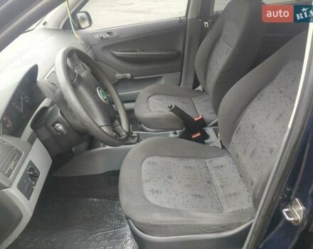 Синий Шкода Фабия, объемом двигателя 1.4 л и пробегом 326 тыс. км за 3800 $, фото 15 на Automoto.ua