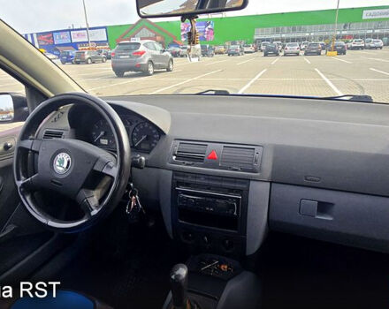 Синий Шкода Фабия, объемом двигателя 1.2 л и пробегом 331 тыс. км за 2600 $, фото 7 на Automoto.ua