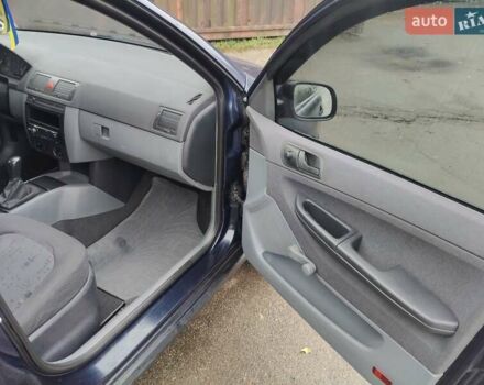 Синий Шкода Фабия, объемом двигателя 1.4 л и пробегом 326 тыс. км за 3800 $, фото 12 на Automoto.ua