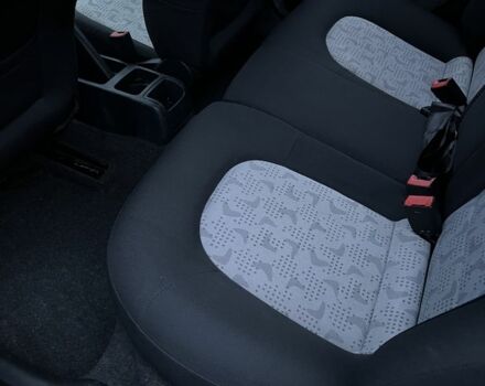 Синий Шкода Фабия, объемом двигателя 1.4 л и пробегом 285 тыс. км за 3300 $, фото 4 на Automoto.ua