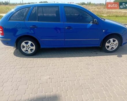 Синий Шкода Фабия, объемом двигателя 1.4 л и пробегом 300 тыс. км за 3150 $, фото 2 на Automoto.ua