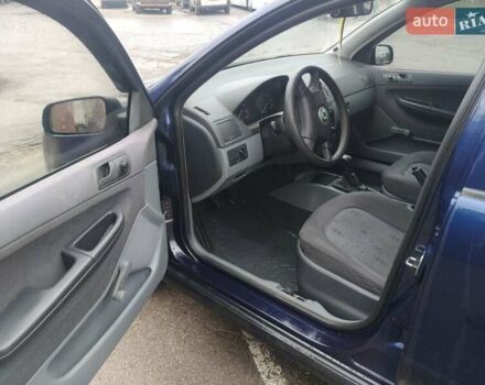 Синий Шкода Фабия, объемом двигателя 1.4 л и пробегом 326 тыс. км за 3800 $, фото 11 на Automoto.ua