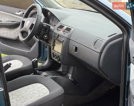 Синий Шкода Фабия, объемом двигателя 1.4 л и пробегом 270 тыс. км за 3800 $, фото 22 на Automoto.ua