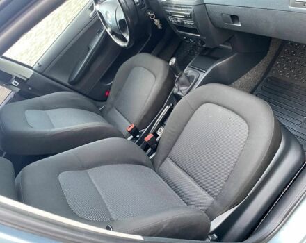 Синий Шкода Фабия, объемом двигателя 0 л и пробегом 188 тыс. км за 3990 $, фото 5 на Automoto.ua