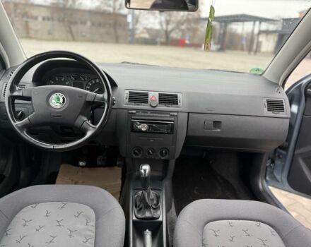 Синий Шкода Фабия, объемом двигателя 1.4 л и пробегом 190 тыс. км за 3900 $, фото 6 на Automoto.ua