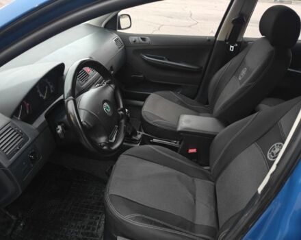 Синій Шкода Фабія, об'ємом двигуна 1.4 л та пробігом 238 тис. км за 3800 $, фото 5 на Automoto.ua