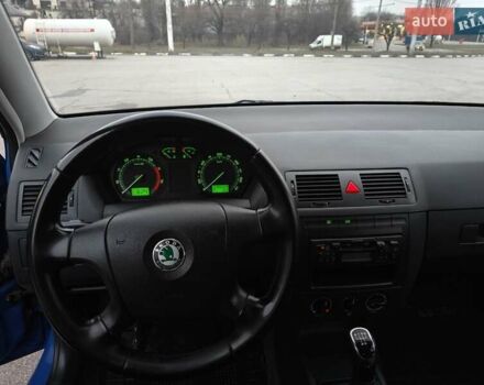 Синій Шкода Фабія, об'ємом двигуна 1.39 л та пробігом 238 тис. км за 3800 $, фото 10 на Automoto.ua