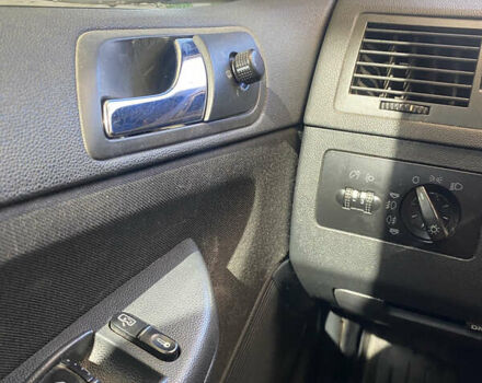 Синий Шкода Фабия, объемом двигателя 1.4 л и пробегом 301 тыс. км за 3700 $, фото 4 на Automoto.ua