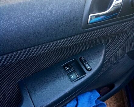 Синий Шкода Фабия, объемом двигателя 1.4 л и пробегом 224 тыс. км за 4000 $, фото 3 на Automoto.ua