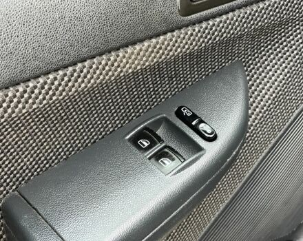 Синій Шкода Фабія, об'ємом двигуна 1.4 л та пробігом 186 тис. км за 3999 $, фото 14 на Automoto.ua