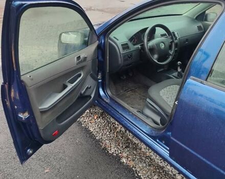 Синий Шкода Фабия, объемом двигателя 1.39 л и пробегом 212 тыс. км за 3800 $, фото 4 на Automoto.ua