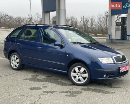 Синий Шкода Фабия, объемом двигателя 1.4 л и пробегом 250 тыс. км за 4500 $, фото 2 на Automoto.ua