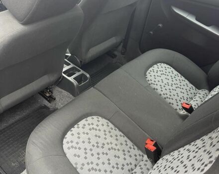 Синий Шкода Фабия, объемом двигателя 1.4 л и пробегом 330 тыс. км за 3999 $, фото 4 на Automoto.ua