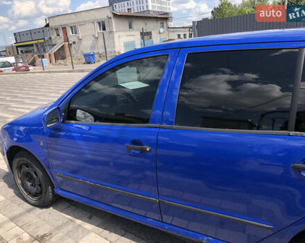 Синий Шкода Фабия, объемом двигателя 1.42 л и пробегом 310 тыс. км за 3900 $, фото 2 на Automoto.ua