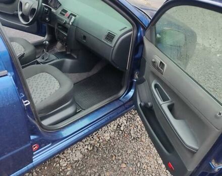 Синий Шкода Фабия, объемом двигателя 1.39 л и пробегом 212 тыс. км за 3800 $, фото 5 на Automoto.ua